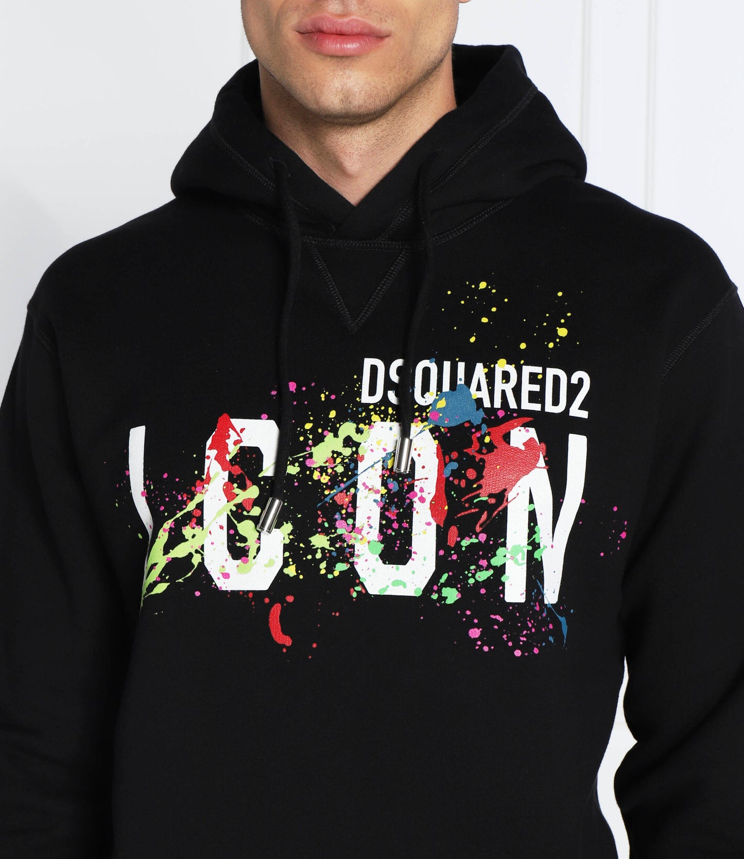 DSQUARED2 džemperis su gobtuvu – juodos spalvos.
