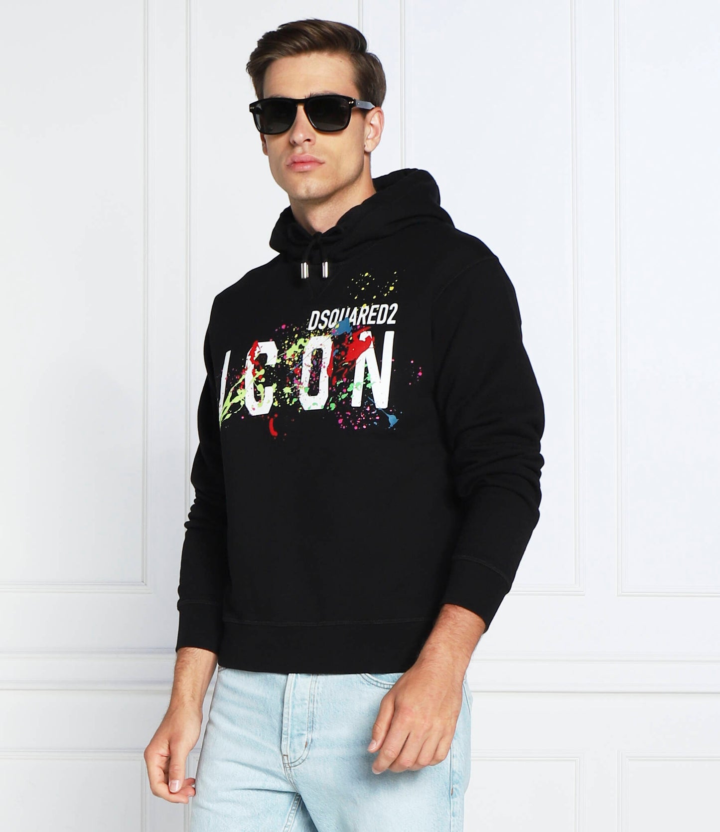 DSQUARED2 džemperis su gobtuvu – juodos spalvos.
